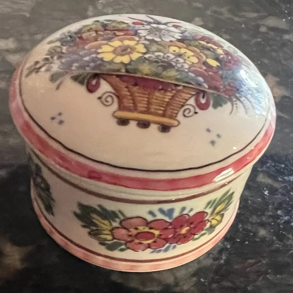 NOS Vintage Delft Holland Pottery Handpainted Polychrome Round Trinket Box